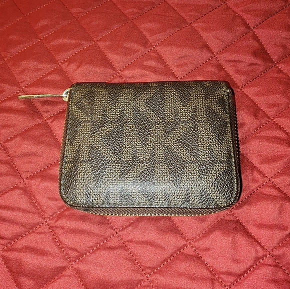 Micheal Kors Signature wallet - Picture 2 of 5